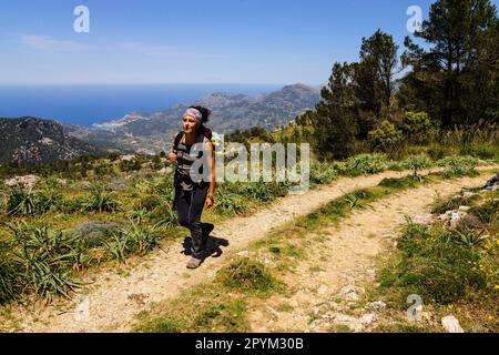 Escursionista en la Sierra de Alfabia. Sierra de Tramuntana. Mallorca. Islas Baleares. Spanien. Stockfoto