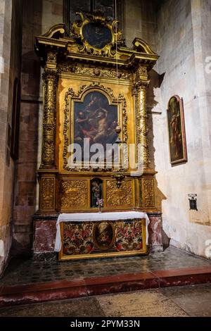 capilla de San Bartolome, retablo del siglo XVII, iglesia gotica de Santa Eulalia, Siglos XIV-XIX, plaza de Santa Eularia, Mallorca, Islas Baleares, Stockfoto