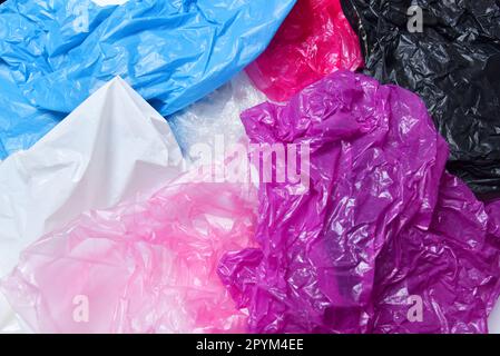 Farbenfrohes Verpackungsmuster aus Kunststoffbeuteln. Zellophan-Tapete im Vollformat Stockfoto