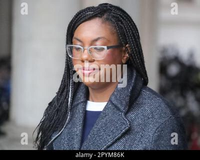 London, Großbritannien. 2. Mai 2023. Kemi Badenoch, Staatssekretär für Wirtschaft und Handel, kommt zur Kabinettssitzung Downing Street Nr. 10. Stockfoto