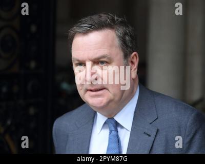 London, Großbritannien. 2. Mai 2023. Mel Stride, Staatssekretär für Arbeit und Pensionen, kommt zur Kabinettssitzung Downing Street Nr. 10. Stockfoto
