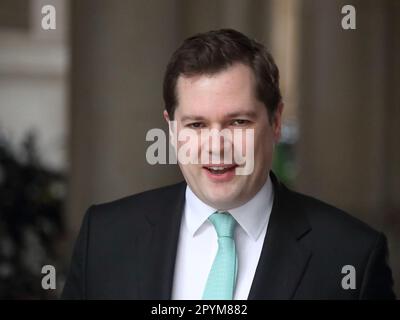 London, Großbritannien. 2. Mai 2023. Robert Jenrick, Staatsminister (Minister für Einwanderung) des Innenministeriums, kommt zur Kabinettssitzung Downing Street Nr. 10. Stockfoto