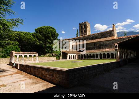 claustro del siglo XII, monasterio benedictino de Sant Miquel de Cuixa , año 879, pirineos orientales, Francia, europa Stockfoto