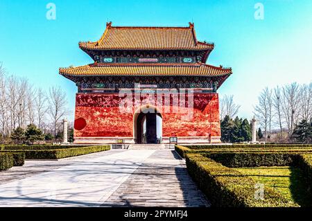 Der Shengong Shengde Stele Pavillon am Anfang des heiligen Spaziergangs zu den Gräbern Stockfoto