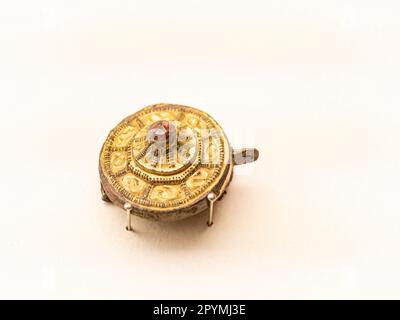 Fibula discoides, Museo de los Concilios y la Cultura Visigoda, Kirche San Román, Toledo, Castilla-La Mancha, Spanien Stockfoto