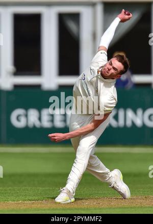 Incora Derbyshire County Cricket Ground, Derby, Vereinigtes Königreich, 4 -7. Mai 2023. Derbyshire County Cricket Club gegen Leicestershire County Cricket Club bei der LC= Inter County Cricket Championships 2023 Bild: Sam Conners Bowling für Derbyshire. Bild: Mark Dunn/Alamy, Stockfoto