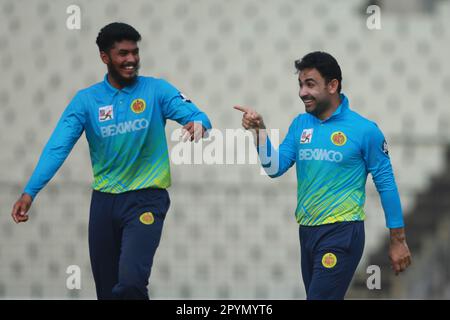 Abahani Ltd. Ausländischer Spieler pakistani Khushdil Shah feiert einen seiner sechs Wickets während der Dhaka Premier Division Cricket League 2022-23 super l. Stockfoto