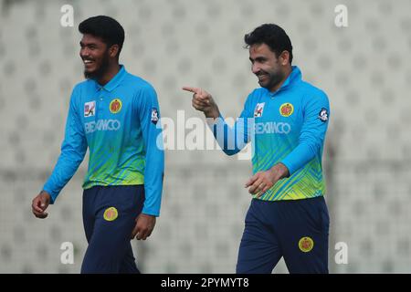 Abahani Ltd. Ausländischer Spieler pakistani Khushdil Shah feiert einen seiner sechs Wickets während der Dhaka Premier Division Cricket League 2022-23 super l. Stockfoto