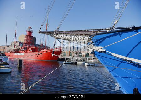 Den Helder, Niederlande. April 2023. Lightship Texel im alten Hafen von Den Helder. Hochwertiges Foto Stockfoto