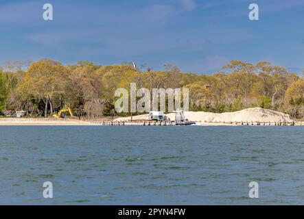 Baumaschinen, die in Ganet Creek in North Haven arbeiten Stockfoto