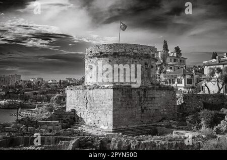 Der Hidirlik-Turm, ein historisches Wahrzeichen in Antalya, Türkei (Turkiye). Der Turm befindet sich an der Stelle, an der die Altstadt von Kaleiz auf Karaalioğlu Par trifft Stockfoto