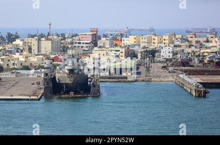 Chung-Hai-Klasse-Panzerlandungsschiff in schwimmendem Trockendock im Hafen von Kaohsiung, Taiwan, taiwanische Marine (aktives Schiff, das während des 2. Weltkriegs diente) Stockfoto