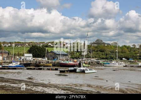 Gezeiten am Ufer des Flusses Tamar in Millbrook, Cornwall. Stockfoto