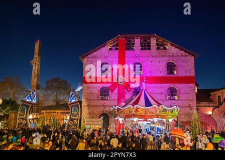 Die „Elfenmühle“ („Μύλος των Ξωτικών“), Trikala, Thessalien, Griechenland. Es ist das berühmteste und beliebteste „Weihnachtsdorf“ in Griechenland. Stockfoto