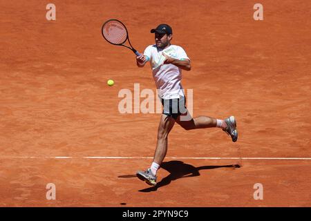 Madrid, Espagne. 04. Mai 2023. Aslan KARATSEV (Rus) in Aktion gegen Zhizhen ZHANG während der Mutua Madrid Open 2023, Masters 1000 Tennis Turnier am 4. Mai 2023 bei Caja Magica in Madrid, Spanien - Photo Antoine Couvercelle/DPPI Credit: DPPI Media/Alamy Live News Stockfoto