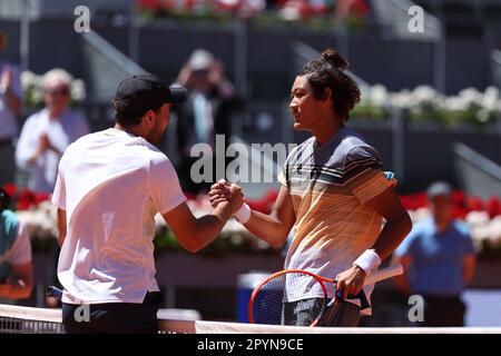 Madrid, Espagne. 04. Mai 2023. Aslan KARATSEV (Rus) in Aktion gegen Zhizhen ZHANG während der Mutua Madrid Open 2023, Masters 1000 Tennis Turnier am 4. Mai 2023 bei Caja Magica in Madrid, Spanien - Photo Antoine Couvercelle/DPPI Credit: DPPI Media/Alamy Live News Stockfoto