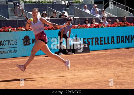 Madrid, Spanien. 04. Mai 2023. Tennis: Mutua Madrid Open Tennis Turnier, Halbfinale, Individual, Frauen: Maria Sakkari (GRE) V Aryna Sabalenka . Kredit: EnriquePSans/Alamy Live News Stockfoto