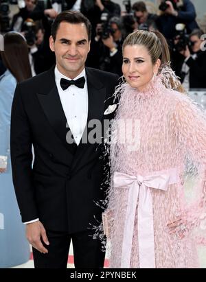 New York, USA. 1. Mai 2023. Roger Federer und Mirka Federer kommen im Met Gala 2023, dem Metropolitan Museum of Art, New York an. Dieses Jahr Stockfoto