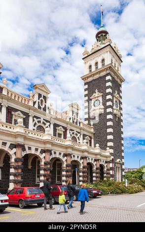 Dunedin, Neuseeland - 3. Januar 2010: Vielseitiges Gebäude im flämischen Renaissance-Stil des historischen Bahnhofs, eine beliebte Touristenattraktion auf South Isl Stockfoto