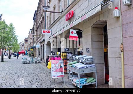 Wirtschaft, Logo, Firmenname, Bekleidungseinzelhandel: Schriftzug des Unternehmens NKD an der Fassade Stockfoto