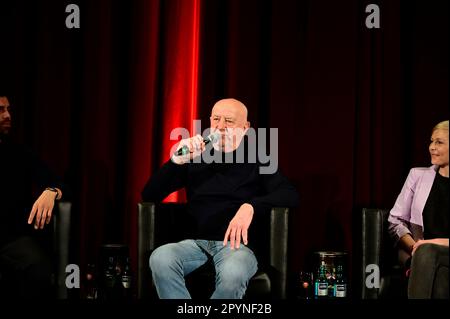 Hans-Jürgen „Hansi“ Kreische bei 70 Jahre Dynamo Dresden - Schwarz Gelb Podcast & Geburtstags-LIVE Talk im Filmtheater Schauburg. Dresden, 12.04.2023 Stockfoto