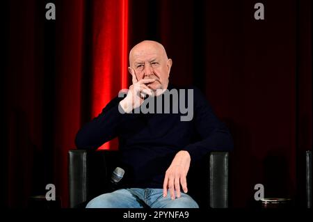 Hans-Jürgen „Hansi“ Kreische bei 70 Jahre Dynamo Dresden - Schwarz Gelb Podcast & Geburtstags-LIVE Talk im Filmtheater Schauburg. Dresden, 12.04.2023 Stockfoto