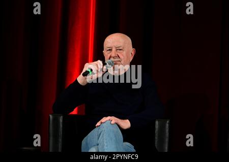 Hans-Jürgen „Hansi“ Kreische bei 70 Jahre Dynamo Dresden - Schwarz Gelb Podcast & Geburtstags-LIVE Talk im Filmtheater Schauburg. Dresden, 12.04.2023 Stockfoto