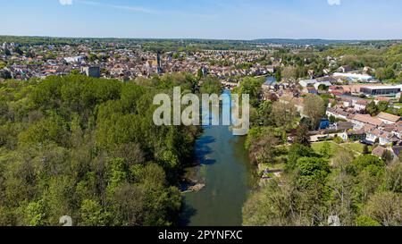 Die mittelalterliche Stadt Moret-sur-Loing in seine et Marne, Frankreich, aus der Vogelperspektive Stockfoto