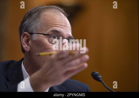 Washington, Usa. 04. Mai 2023. Chefökonom von Moody's Analytics Mark Zandi spricht während einer Anhörung des Haushaltsausschusses des Senats zum Thema „The Default on America Act: Erpressung, Brinkmanship, and Milliardaire Backroom Deals“ in den USA Capitol in Washington, DC, am Donnerstag, den 4. Mai 2023. Foto: Bonnie Cash/UPI Credit: UPI/Alamy Live News Stockfoto