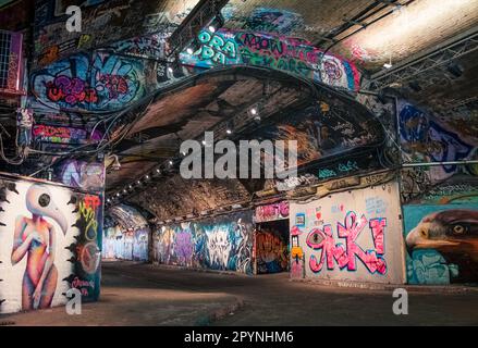 Der unterirdische Tunnel der Gewölbe, Waterloo in London, Großbritannien. Stockfoto