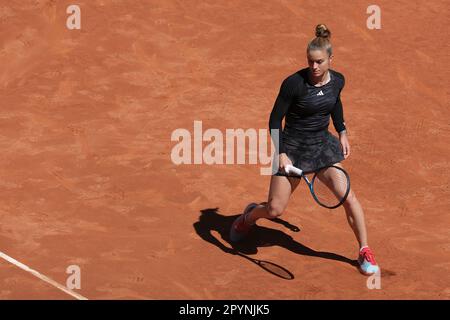 Madrid, Spanien. 04. Mai 2023. Maria Sakkari von Griechenland spielt gegen Aryna Sabalenka während des Halbfinalspiels der Singles der Frauen am 11. Tag der Mutua Madrid Open im La Caja Magica in Madrid. Kredit: SOPA Images Limited/Alamy Live News Stockfoto