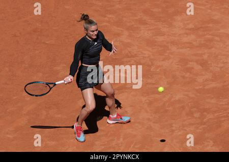 Madrid, Spanien. 04. Mai 2023. Maria Sakkari von Griechenland spielt gegen Aryna Sabalenka während des Halbfinalspiels der Singles der Frauen am 11. Tag der Mutua Madrid Open im La Caja Magica in Madrid. (Foto: Atilano Garcia/SOPA Images/Sipa USA) Guthaben: SIPA USA/Alamy Live News Stockfoto