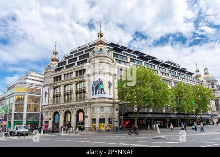 Außenansicht des historischen Gebäudes von Printemps Haussmann, einem weltberühmten Pariser Kaufhaus am Boulevard Haussmann in Paris, Frankreich Stockfoto