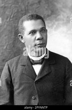 Booker T. Washington. Portrait des amerikanischen Autors, Pädagogen und Bürgerrechtsführers Booker Taliaferro Washington (1856-1915) von Elmer Chickering, c. 1895 Stockfoto