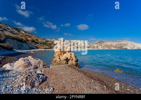 Wunderschöner Aphrodite Beach in der Nähe von Paphos, Zypern Stockfoto