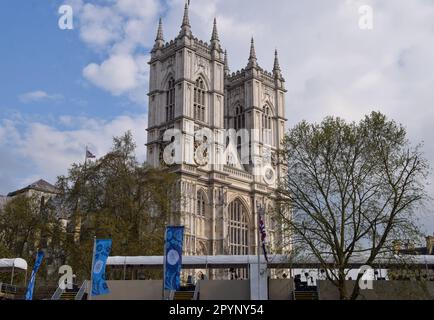 London, Großbritannien. 4. Mai 2023 Allgemeiner Blick auf Westminster Abbey vor der Krönung von König Karl III., die am 6. Mai stattfindet. Kredit: Vuk Valcic/Alamy Live News Stockfoto