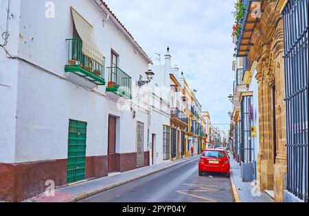 Das typische Altstadthaus auf der Straße Virgen de los Milagros in der Altstadt von El Puerto, Spanien Stockfoto