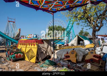 Einrichtung des Messegeländes auf der Kamelmesse Pushkar, Pushkar, Rajasthan, Indien Stockfoto