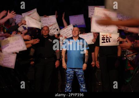 AO Arena, Victoria Station, Manchester, Großbritannien. 4. Mai 2023. X während seines Spiels gegen x während der Cazoo Premier League Darts Night 14 2023 in der AO Arena in Manchester. Kredit: Touchlinepics/Alamy Live News Stockfoto