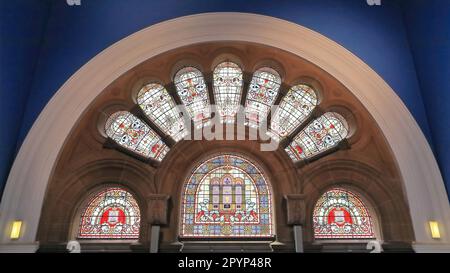 629 SS Kartrad-förmiges Buntglasfenster über der George Street Tür des Queen Victoria Building. Sydney-Australien. Stockfoto