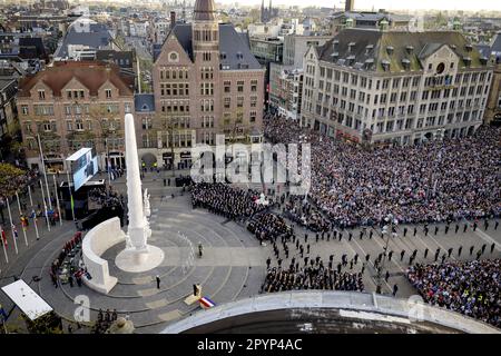 AMSTERDAM - Überblick über den Staudamm während des Nationalfeiertags am Staudamm. ANP POOL ROBIN VAN LONKHUIJSEN niederlande raus - belgien raus Stockfoto