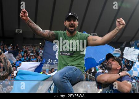 Udine, Italien. 04. Mai 2023. Fans von Neapel feuern beim Fußballspiel der Serie A zwischen Udinese Calcio und SSC Napoli im Friuli-Stadion in Udine (Italien) am 4. Mai 2023 an. Kredit: Insidefoto di andrea staccioli/Alamy Live News Stockfoto