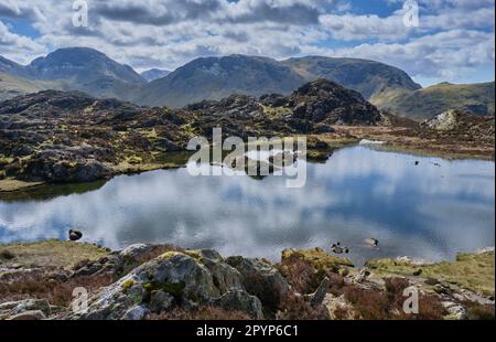 Innominate Tarn, mit Blick auf Kirk Fell und Great Gable, Hay Stacks bei Buttermere, Lake District, Cumbria Stockfoto