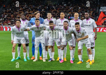 Mailand, Italien. 03. Mai 2023. IM San Siro Stadium stellen sich DIE SPIELER DER US-Cremonese während des Fußballspiels der Serie A 2022/23 zwischen dem AC Mailand und dem US-Cremonese auf. Mailand 1 | 1 Cremonese. Kredit: SOPA Images Limited/Alamy Live News Stockfoto