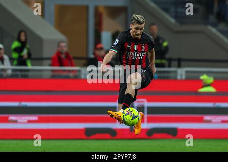 Mailand, Italien. 03. Mai 2023. Alexis Saelemaekers vom AC Mailand in Aktion während des Fußballspiels der Serie A 2022/23 zwischen dem AC Mailand und der US Cremonese im San Siro Stadium. Mailand 1 | 1 Cremonese. Kredit: SOPA Images Limited/Alamy Live News Stockfoto