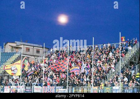 Empoli, Italien. 04. Mai 2023. Carlo Castellani Stadion, Empoli, Italien, 04. Mai 2023, Bologna-Fans beim Empoli FC gegen Bologna FC – spiel Der italienischen Fußballserie A Credit: Live Media Publishing Group/Alamy Live News Stockfoto