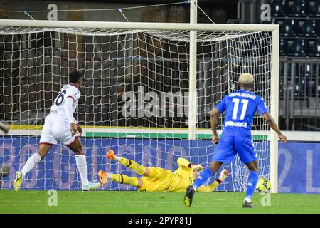 Empoli, Italien. 04. Mai 2023. Carlo Castellani Stadion, Empoli, Italien, 04. Mai 2023, Jhon Lucumi von Bologna erhält Autogol beim Empoli FC gegen Bologna FC – spiel Der italienischen Fußballserie A Credit: Live Media Publishing Group/Alamy Live News Stockfoto
