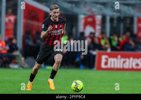 Mailand, Italien. 03. Mai 2023. Alexis Saelemaekers vom AC Mailand in Aktion während des Fußballspiels der Serie A 2022/23 zwischen dem AC Mailand und der US Cremonese im San Siro Stadium. Mailand 1 | 1 Cremonese. (Foto: Fabrizio Carabelli/SOPA Images/Sipa USA) Guthaben: SIPA USA/Alamy Live News Stockfoto