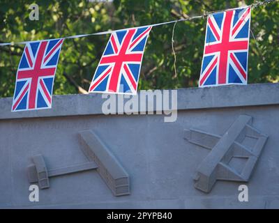 Eastchurch, Kent, Großbritannien. 4. Mai 2023. Die Krönungsvorbereitungen wurden am Denkmal für British Aviation in Eastchurch in Kent gesehen. Kredit: James Bell/Alamy Live News Stockfoto