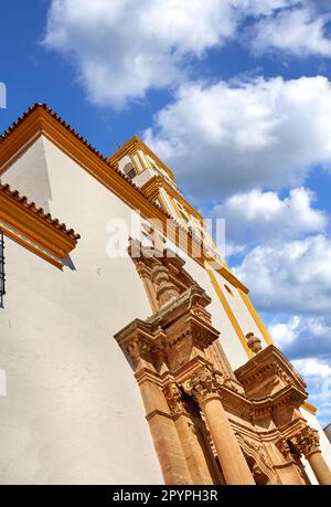 Frigiliana - die schöne Altstadt von Andalusien. Moderne Kirche in der Altstadt von Frigiliana, Andalusien, Spanien. Stockfoto